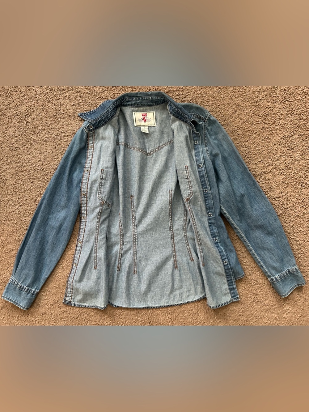 Levi's Women's 100% cotton Blue Denim Button-Front Shirt size L - Picture 3 of 4